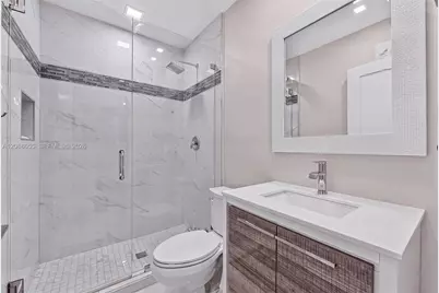 700 W 51st Pl, Hialeah, FL 33012 - Photo 16
