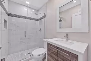 700 W 51st Pl, Hialeah, FL 33012 - Photo 16