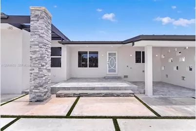 700 W 51st Pl, Hialeah, FL 33012 - Photo 4