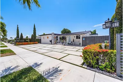 700 W 51st Pl, Hialeah, FL 33012 - Photo 2
