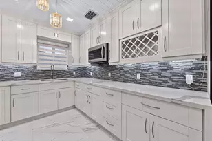 700 W 51st Pl, Hialeah, FL 33012 - Photo 6