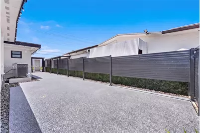 700 W 51st Pl, Hialeah, FL 33012 - Photo 14