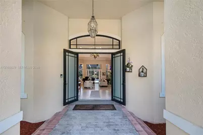 10660 SW 44th Ct, Davie, FL 33328 - Photo 6