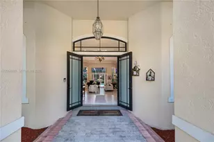 10660 SW 44th Ct, Davie, FL 33328 - Photo 6
