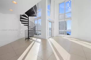 300 S Biscayne Blvd, Miami, FL 33131 - Photo 2