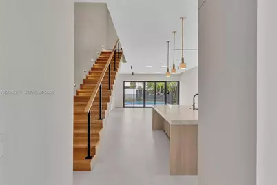 2222 SW 14th St #right, Miami, FL 33145 - Photo 6
