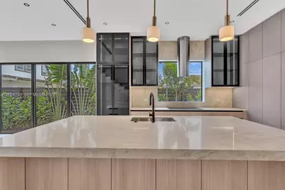 2222 SW 14th St #right, Miami, FL 33145 - Photo 14