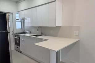300 74th St, Miami Beach, FL 33141 - Photo 4