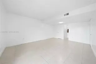 9375 Fontainebleau Blvd, Miami, FL 33172 - Photo 10