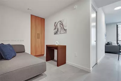121 NE 5th St #2110, Miami, FL 33132 - Photo 4