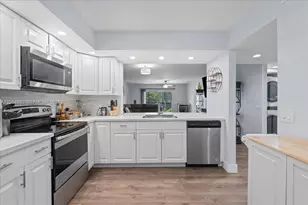 12500 SW 5th Ct, Pembroke Pines, FL 33027 - Photo 2