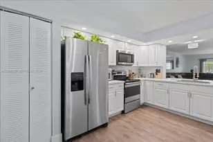 12500 SW 5th Ct, Pembroke Pines, FL 33027 - Photo 4