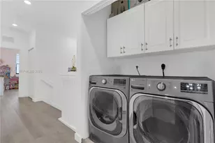 550 NE 207th St, Miami, FL 33179 - Photo 26