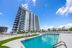 275 NE 18th St, Miami, FL 33132 - Photo 16