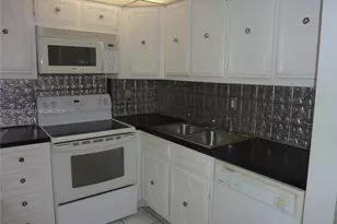 180 Cypress Club Dr, Pompano Beach, FL 33060 - Photo 8