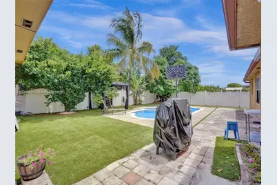 1161 NE 202nd St, Miami, FL 33179 - Photo 34