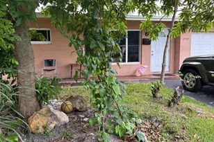 2745 NW 69th Ave, Sunrise, FL 33313 - Photo 4