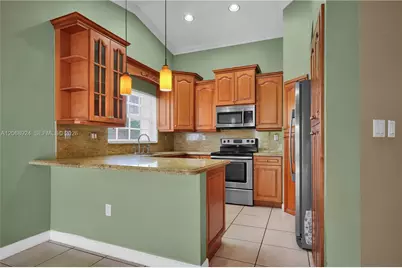 901 NW 128th Pl, Miami, FL 33182 - Photo 8