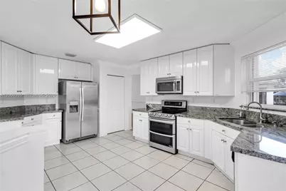 1413 SW 158th Ave, Pembroke Pines, FL 33027 - Photo 8