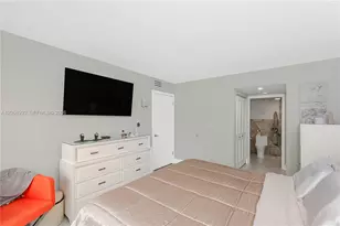 8201 NW 8th St, Miami, FL 33126 - Photo 16