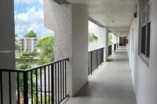 9440 Poinciana Pl, Davie, FL 33324 - Photo 2