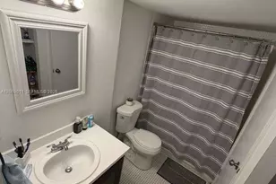 488 NW 165th St Rd, Miami, FL 33169 - Photo 12