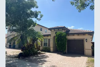 2410 NE 4th St, Homestead, FL 33033 - Photo 2