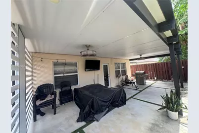 2410 NE 4th St, Homestead, FL 33033 - Photo 16