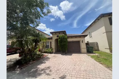 2410 NE 4th St, Homestead, FL 33033 - Photo 2
