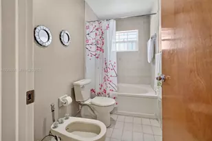 6983 W 24th Ln, Hialeah, FL 33016 - Photo 24