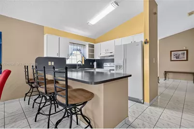 6983 W 24th Ln, Hialeah, FL 33016 - Photo 6