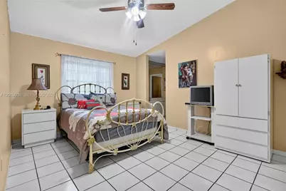 6983 W 24th Ln, Hialeah, FL 33016 - Photo 18