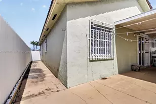 6983 W 24th Ln, Hialeah, FL 33016 - Photo 30