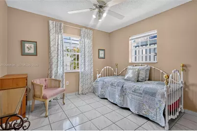 6983 W 24th Ln, Hialeah, FL 33016 - Photo 14