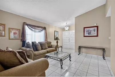 6983 W 24th Ln, Hialeah, FL 33016 - Photo 4
