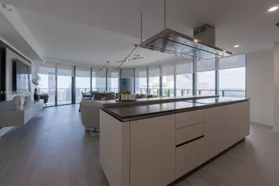 1000 Brickell Plz #4502, Miami, FL 33131 - Photo 4