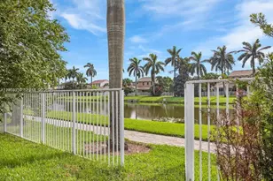 4762 Lakeside Terrace, Davie, FL 33314 - Photo 10