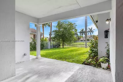 4762 Lakeside Ter, Davie, FL 33314 - Photo 8