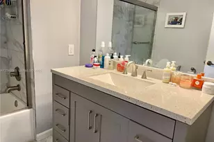 3150 W Rolling Hills Cir, Davie, FL 33328 - Photo 8