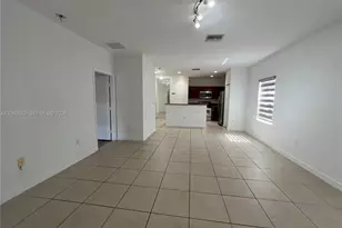 2410 NE 4th St, Homestead, FL 33033 - Photo 10