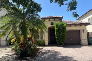 2410 NE 4th St, Homestead, FL 33033 - Photo 1