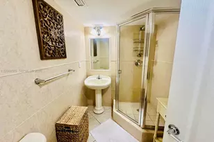 2555 Collins Ave, Miami Beach, FL 33140 - Photo 12