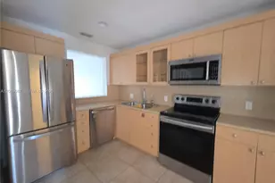 12025 S Las Palmas Dr, Pembroke Pines, FL 33025 - Photo 4