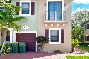 607 NE 35th Ave, Homestead, FL 33033 - Photo 2