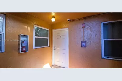 718 SE 8th St #6, Hialeah, FL 33010 - Photo 10