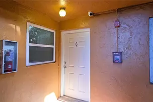 718 SE 8th St, Hialeah, FL 33010 - Photo 10