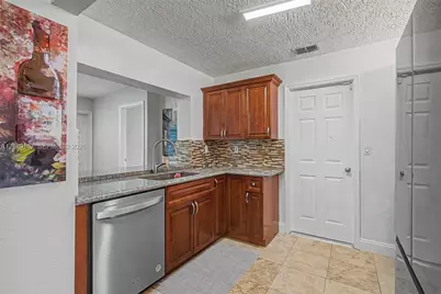 6001 NW 66th Ter, Tamarac, FL 33321 - Photo 6