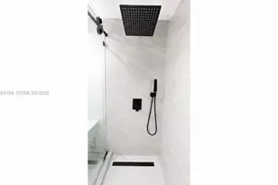 985 SW 10th St, Miami, FL 33130 - Photo 12