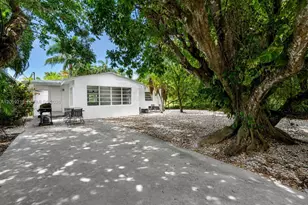 230 NE 2nd Pl, Dania Beach, FL 33004 - Photo 30