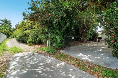 230 NE 2nd Pl, Dania Beach, FL 33004 - Photo 32